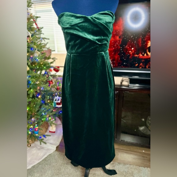 NEW Express Emerald Green Velvet Sweetheart Neckline Strapless Midi Sheath Dress - Picture 6 of 17